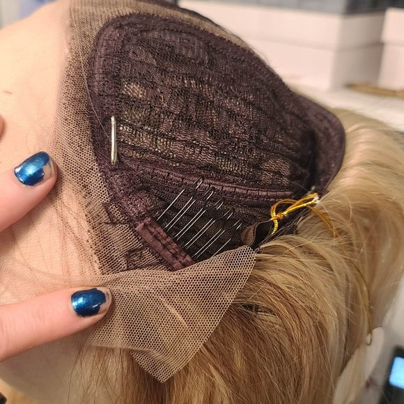 NWT Blonde ombre with ash brown roots, lace front wavy kanekalon wig - Picture 6 of 7